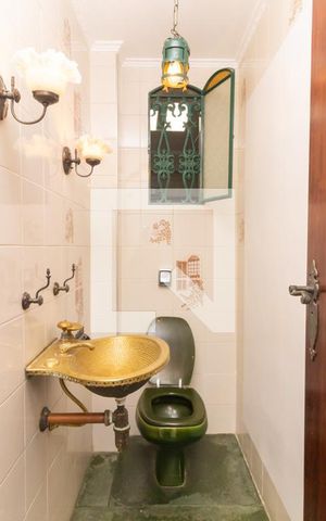 Casa à venda com 300m², 5 quartos e 2 vagas Casa à venda com 300m², 5 quartos e 2 vagasLavabo
