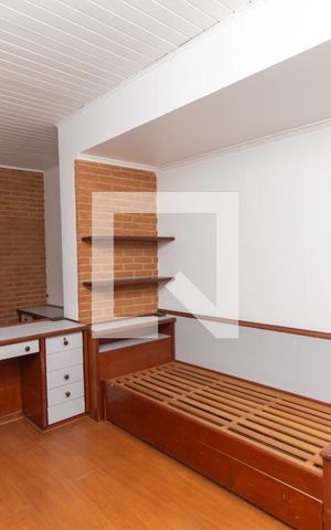 Casa à venda com 300m², 5 quartos e 2 vagas Casa à venda com 300m², 5 quartos e 2 vagasQuarto 3