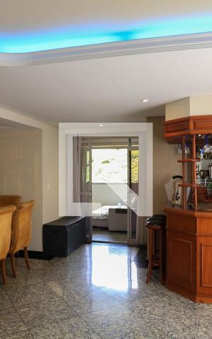 Apartamento à venda com 350m², 4 quartos e 2 vagas Apartamento à venda com 350m², 4 quartos e 2 vagasSala