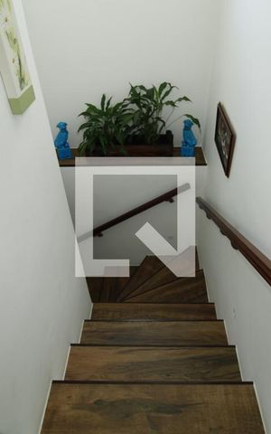 Casa à venda com 150m², 3 quartos e 2 vagasSala - Escada