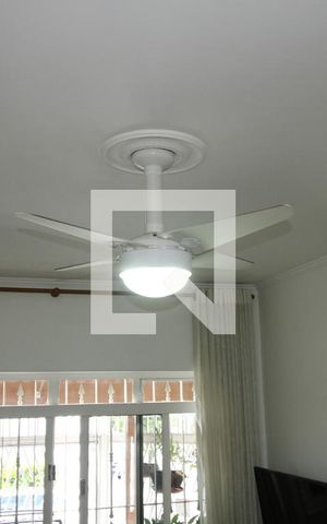 Casa à venda com 150m², 3 quartos e 2 vagasSala