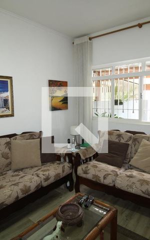 Casa à venda com 150m², 3 quartos e 2 vagasSala