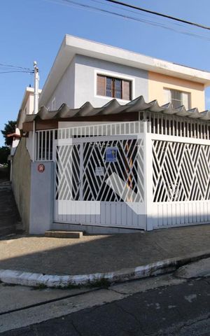 Casa à venda com 150m², 3 quartos e 2 vagasFachada