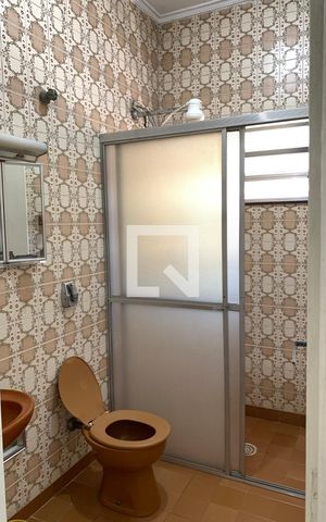 Casa para alugar com 130m², 3 quartos e 2 vagas Casa para alugar com 130m², 3 quartos e 2 vagasBanheiro