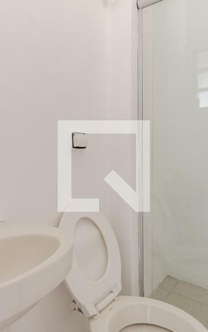 Casa à venda com 180m², 1 quarto e 5 vagas Casa à venda com 180m², 1 quarto e 5 vagasBanheiro de Serviço
