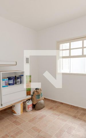 Casa à venda com 180m², 1 quarto e 5 vagas Casa à venda com 180m², 1 quarto e 5 vagasQuarto de Serviço