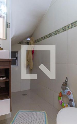 Casa à venda com 380m², 4 quartos e 5 vagas Casa à venda com 380m², 4 quartos e 5 vagasLavabo