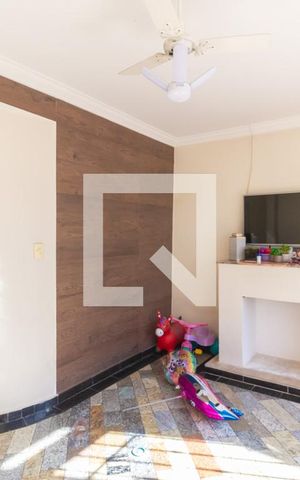 Casa à venda com 380m², 4 quartos e 5 vagas Casa à venda com 380m², 4 quartos e 5 vagasSala