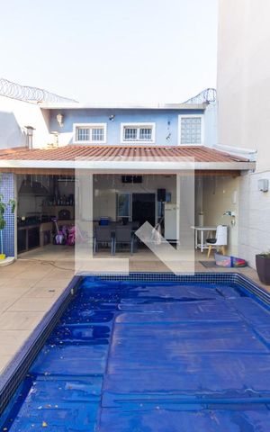 Casa à venda com 380m², 4 quartos e 5 vagas Casa à venda com 380m², 4 quartos e 5 vagasPiscina