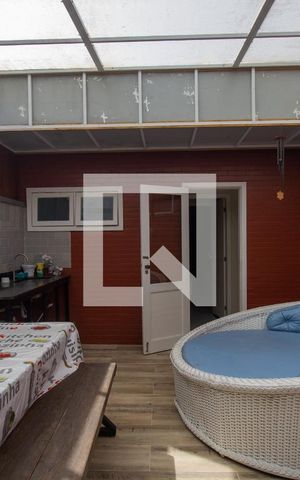 Casa de condomínio à venda com 210m², 3 quartos e 2 vagas Casa de condomínio à venda com 210m², 3 quartos e 2 vagasTerraço