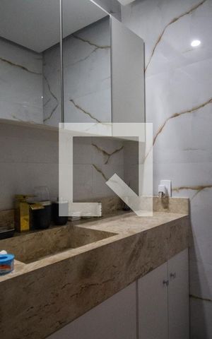 Casa de condomínio à venda com 210m², 3 quartos e 2 vagas Casa de condomínio à venda com 210m², 3 quartos e 2 vagasBanheiro da Suíte 1