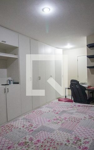 Casa de condomínio à venda com 210m², 3 quartos e 2 vagas Casa de condomínio à venda com 210m², 3 quartos e 2 vagasSuíte 1
