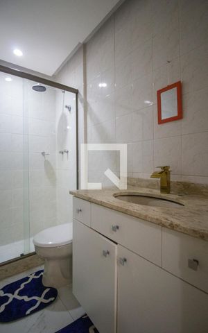 Casa de condomínio à venda com 210m², 3 quartos e 2 vagas Casa de condomínio à venda com 210m², 3 quartos e 2 vagasBanheiro da Suíte 2