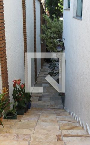 Casa à venda com 424m², 5 quartos e 4 vagasCorredor Externo