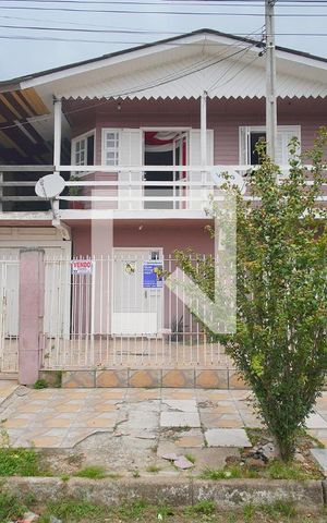 Casa à venda com 180m², 6 quartos e 1 vaga Casa à venda com 180m², 6 quartos e 1 vagaFachada