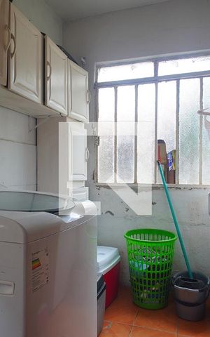 Casa à venda com 180m², 6 quartos e 1 vaga Casa à venda com 180m², 6 quartos e 1 vagaÁrea de Serviço