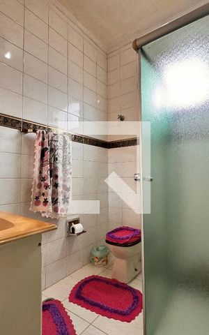 Casa à venda com 203m², 3 quartos e 2 vagas Casa à venda com 203m², 3 quartos e 2 vagasBanheiro 2