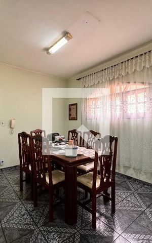 Casa à venda com 203m², 3 quartos e 2 vagas Casa à venda com 203m², 3 quartos e 2 vagasCopa