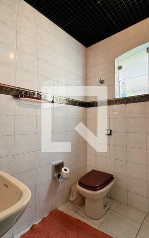 Casa à venda com 203m², 3 quartos e 2 vagas Casa à venda com 203m², 3 quartos e 2 vagasBanheiro