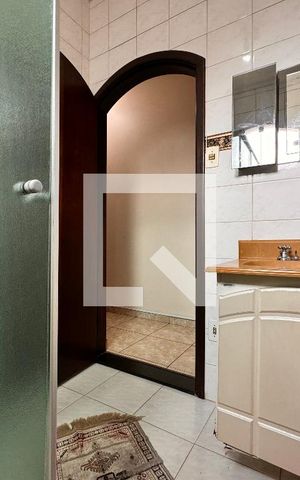 Casa à venda com 203m², 3 quartos e 2 vagas Casa à venda com 203m², 3 quartos e 2 vagasBanheiro 2