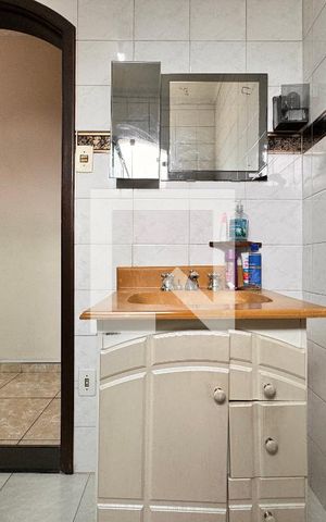 Casa à venda com 203m², 3 quartos e 2 vagas Casa à venda com 203m², 3 quartos e 2 vagasBanheiro 2