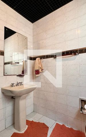 Casa à venda com 203m², 3 quartos e 2 vagas Casa à venda com 203m², 3 quartos e 2 vagasBanheiro