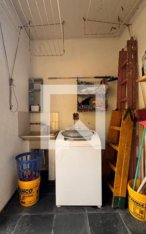 Casa à venda com 203m², 3 quartos e 2 vagas Casa à venda com 203m², 3 quartos e 2 vagasLavanderia