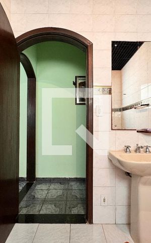 Casa à venda com 203m², 3 quartos e 2 vagas Casa à venda com 203m², 3 quartos e 2 vagasBanheiro