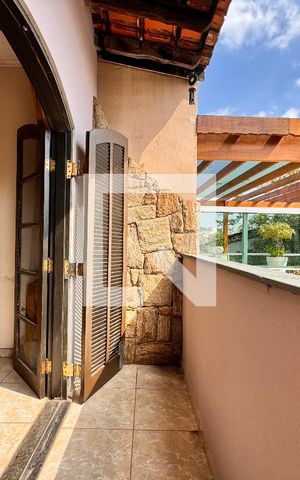 Casa à venda com 203m², 3 quartos e 2 vagas Casa à venda com 203m², 3 quartos e 2 vagasSacada