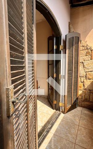 Casa à venda com 203m², 3 quartos e 2 vagas Casa à venda com 203m², 3 quartos e 2 vagasSacada