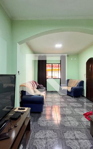 Casa à venda com 203m², 3 quartos e 2 vagas Casa à venda com 203m², 3 quartos e 2 vagasSala