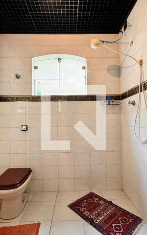 Casa à venda com 203m², 3 quartos e 2 vagas Casa à venda com 203m², 3 quartos e 2 vagasBanheiro