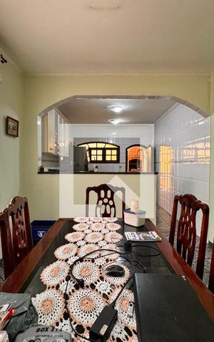 Casa à venda com 203m², 3 quartos e 2 vagas Casa à venda com 203m², 3 quartos e 2 vagasCopa