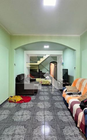 Casa à venda com 203m², 3 quartos e 2 vagas Casa à venda com 203m², 3 quartos e 2 vagasSala