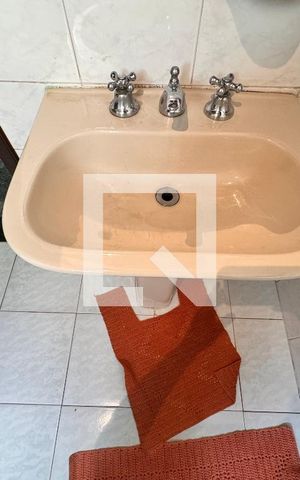 Casa à venda com 203m², 3 quartos e 2 vagas Casa à venda com 203m², 3 quartos e 2 vagasBanheiro