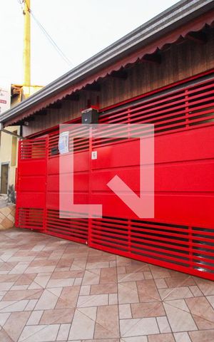 Casa para alugar com 150m², 2 quartos e 2 vagas Casa para alugar com 150m², 2 quartos e 2 vagasFachada