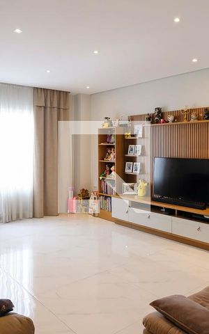Casa à venda com 330m², 3 quartos e 6 vagasSala