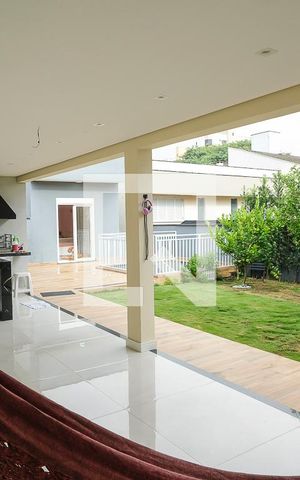 Casa à venda com 330m², 3 quartos e 6 vagasQuintal