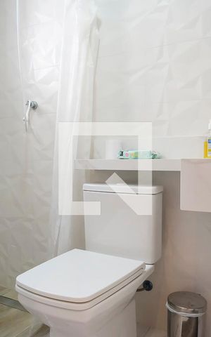 Casa à venda com 330m², 3 quartos e 6 vagasBanheiro da Suíte 2