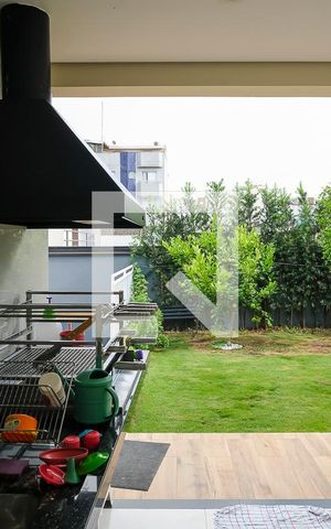 Casa à venda com 330m², 3 quartos e 6 vagasQuintal