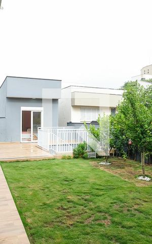 Casa à venda com 330m², 3 quartos e 6 vagasQuintal