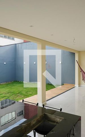 Casa à venda com 330m², 3 quartos e 6 vagasQuintal
