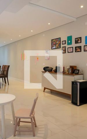 Casa à venda com 330m², 3 quartos e 6 vagasSala
