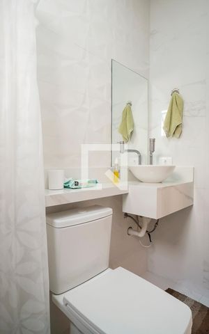 Casa à venda com 330m², 3 quartos e 6 vagasBanheiro da Suíte 2