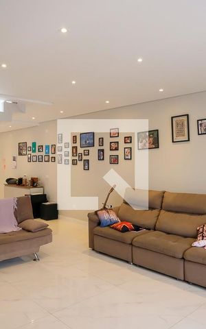 Casa à venda com 330m², 3 quartos e 6 vagasSala