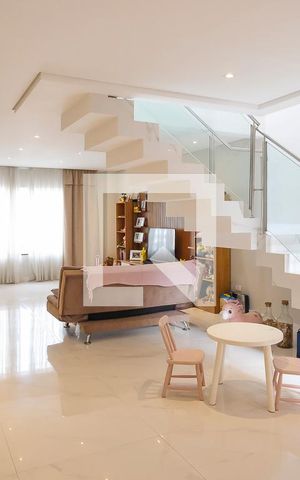 Casa à venda com 330m², 3 quartos e 6 vagasSala