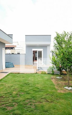 Casa à venda com 330m², 3 quartos e 6 vagasQuintal