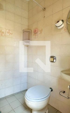 Casa à venda com 288m², 3 quartos e 2 vagas Casa à venda com 288m², 3 quartos e 2 vagasBanheiro de serviço