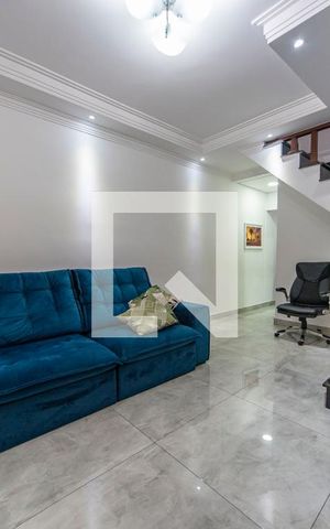 Casa à venda com 156m², 3 quartos e 2 vagas Casa à venda com 156m², 3 quartos e 2 vagasSala