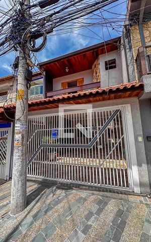 Casa à venda com 156m², 3 quartos e 2 vagas Casa à venda com 156m², 3 quartos e 2 vagasFachada